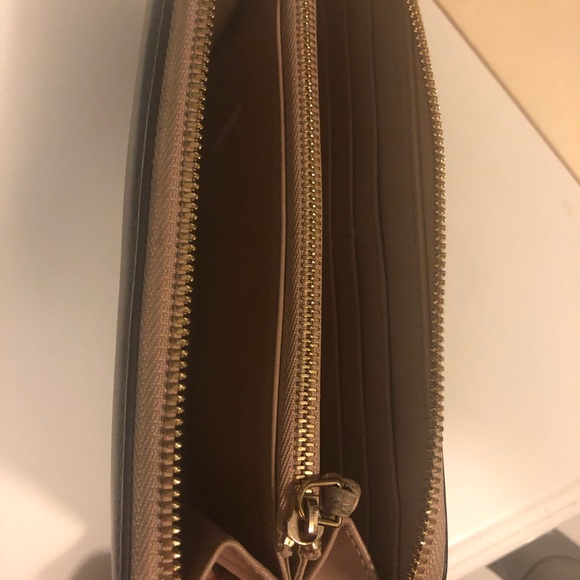 Chloe Women’s long wallet in black and tan - Picture 6 of 6